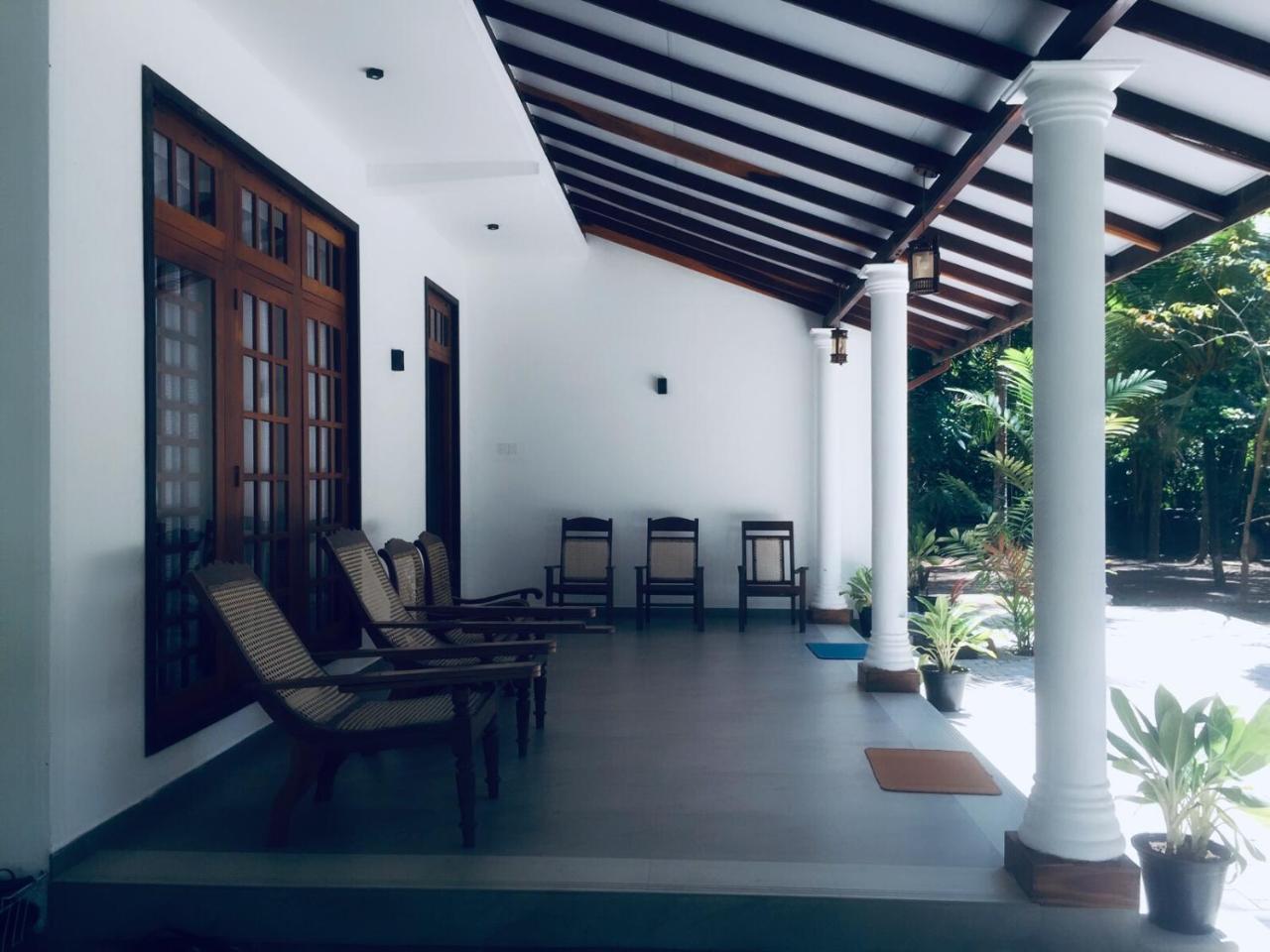 Casa Blanca Hotel Ahangama Bagian luar foto