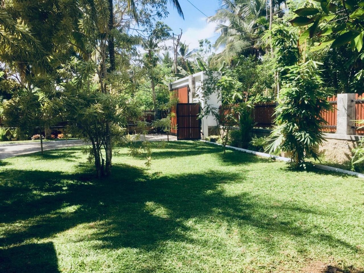 Casa Blanca Hotel Ahangama Bagian luar foto