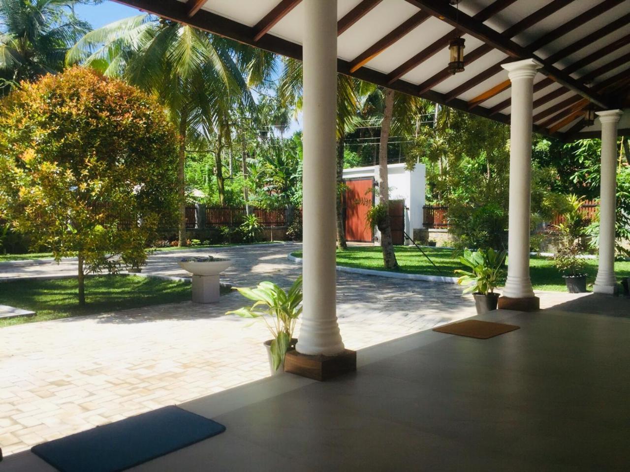 Casa Blanca Hotel Ahangama Bagian luar foto