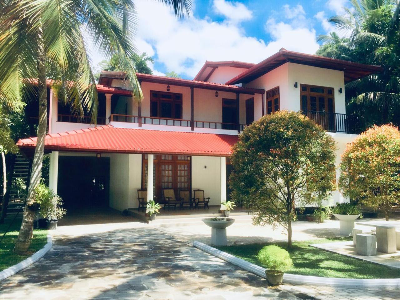 Casa Blanca Hotel Ahangama Bagian luar foto