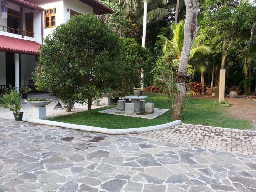 Casa Blanca Hotel Ahangama Bagian luar foto